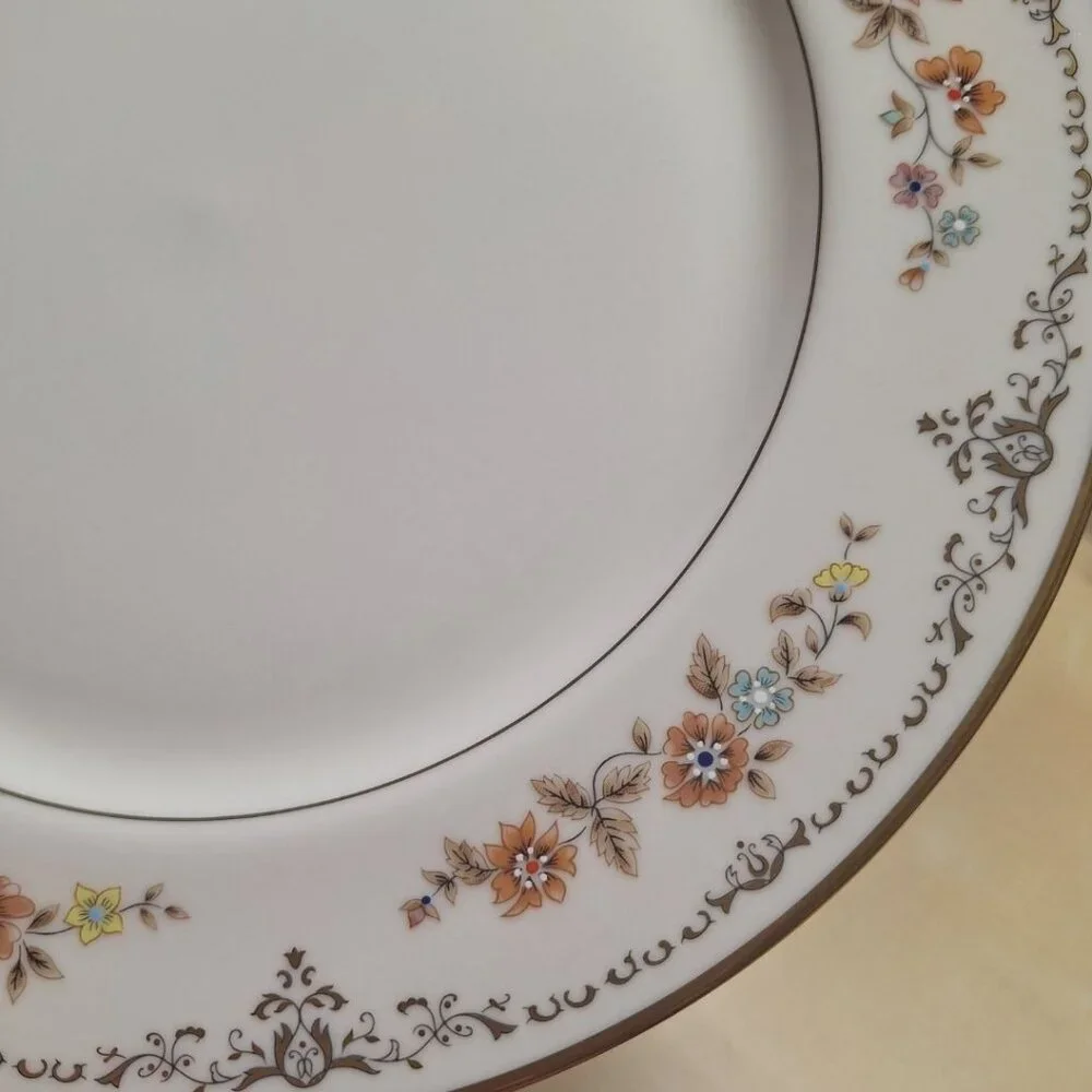 Gorham Long Meadow China Dinner Plate Replacement 10.5 Inch Gold Flowers USA Rou